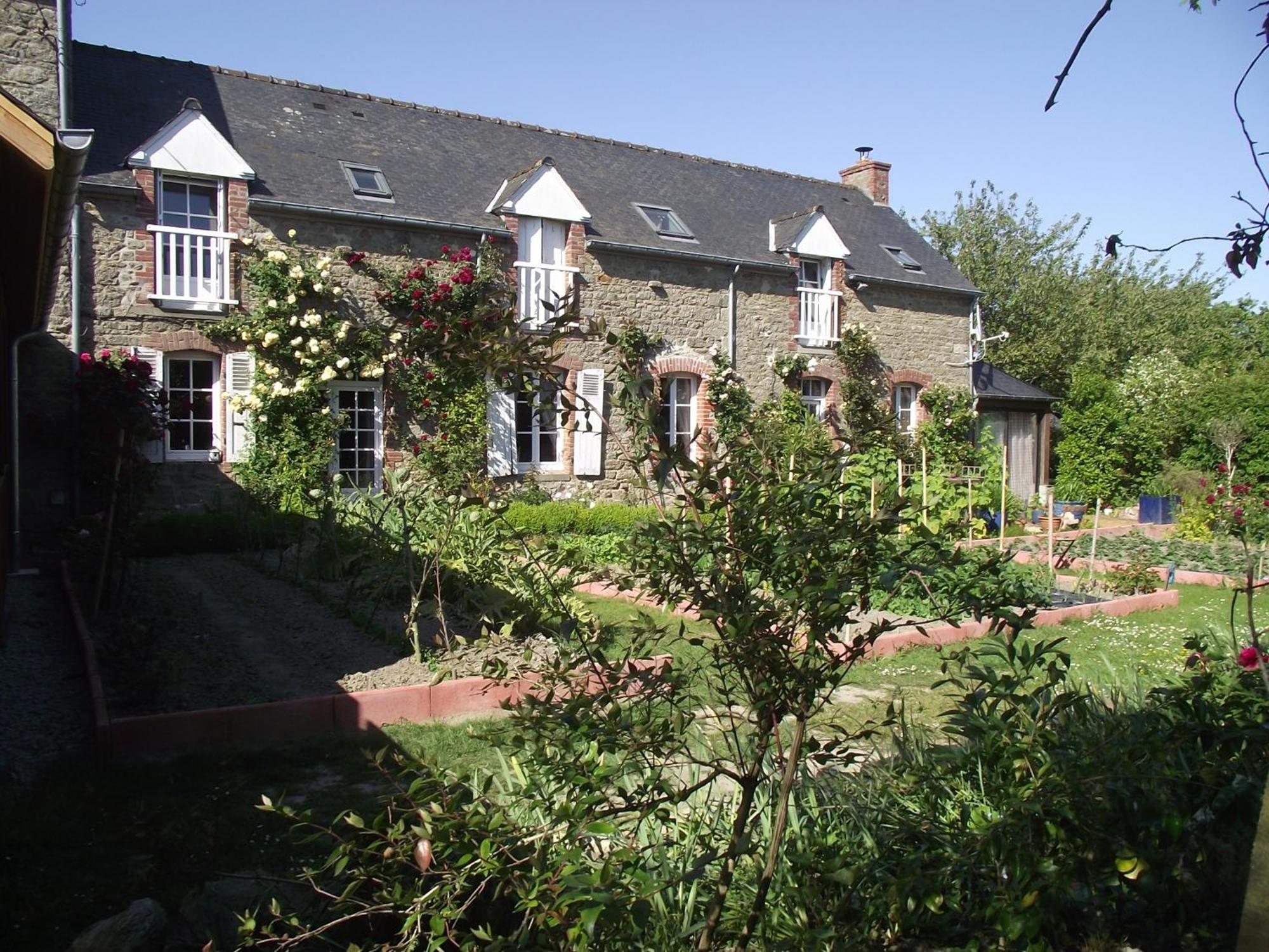 Chambres D'Hotes Le Clos D'Enhaut ดีนาร์ ภายนอก รูปภาพ