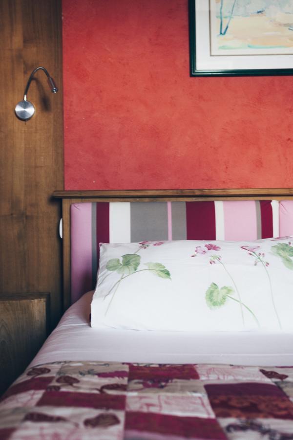 Chambres D'Hotes Le Clos D'Enhaut ดีนาร์ ภายนอก รูปภาพ