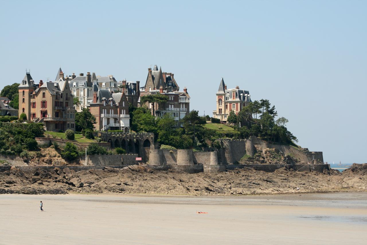 Chambres D'Hotes Le Clos D'Enhaut ดีนาร์ ภายนอก รูปภาพ